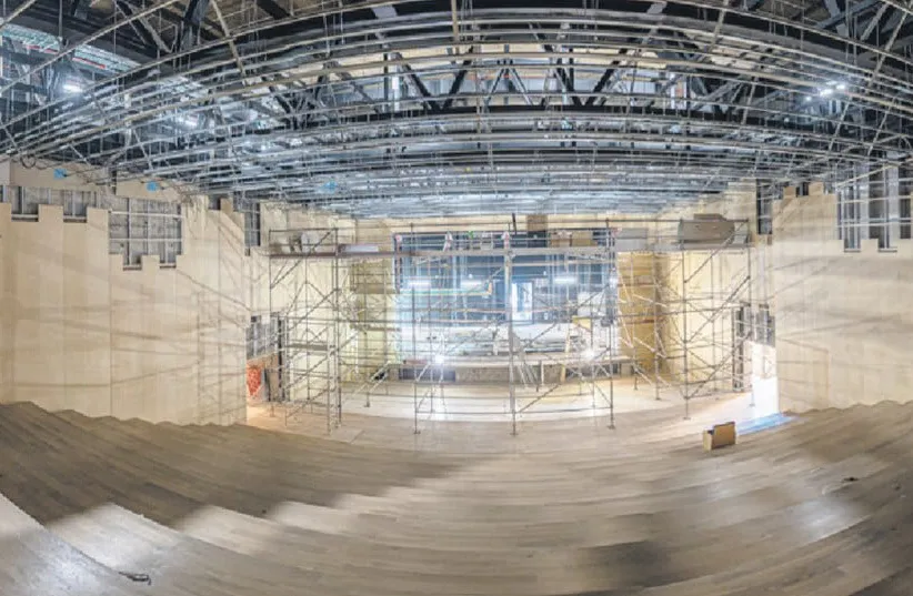 Cerchas metálicas de la cubierta del auditorio de Adeje durante el montaje