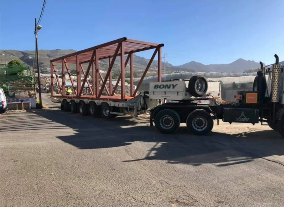 Traslado de la estructura en góndola de transporte especial